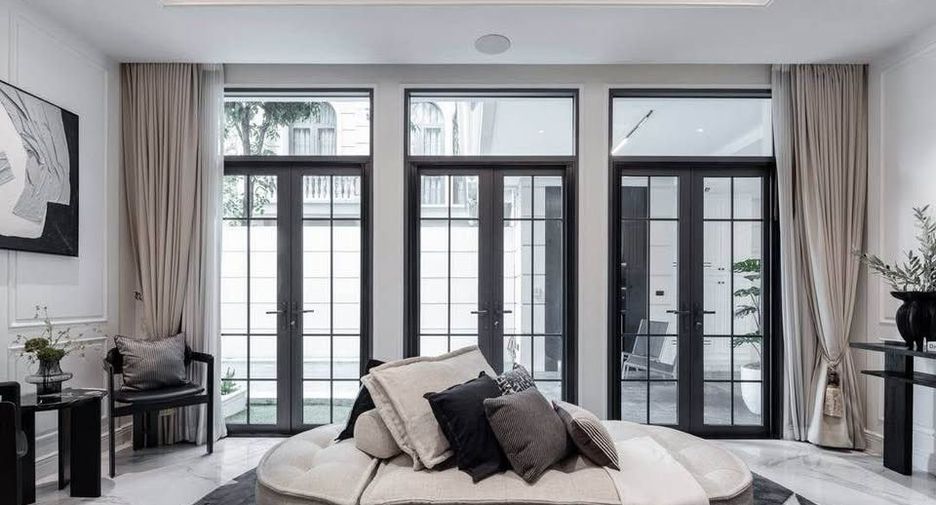 Casa en venta de 4 habitaciones en Watthana, Bangkok