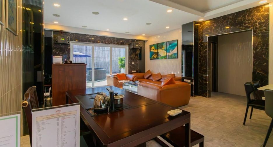 Casa en alquiler de 5 habitaciones en Bang Lamung, Chonburi