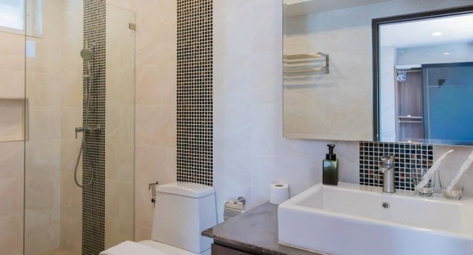 Casa en alquiler de 5 habitaciones en Bang Lamung, Chonburi