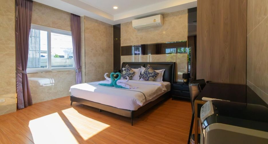 Casa en alquiler de 5 habitaciones en Bang Lamung, Chonburi