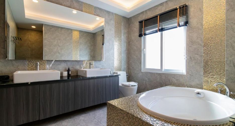 Casa en alquiler de 5 habitaciones en Bang Lamung, Chonburi