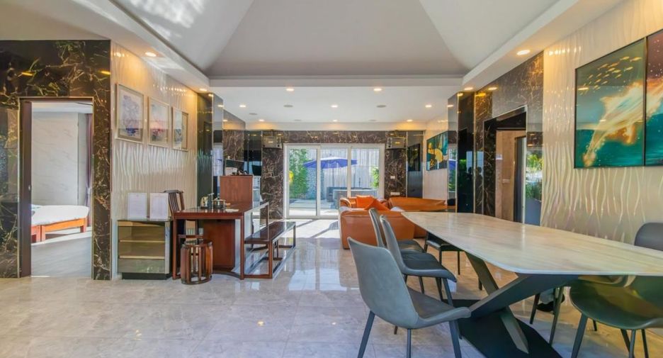 Casa en alquiler de 5 habitaciones en Bang Lamung, Chonburi