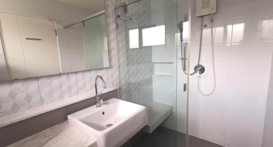 Haus zur Miete mit 4 Zimmer in Bang Phli, Samut Prakan