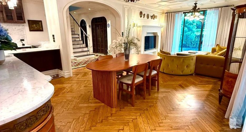 Haus zur Miete mit 4 Zimmer in Si Racha, Chonburi