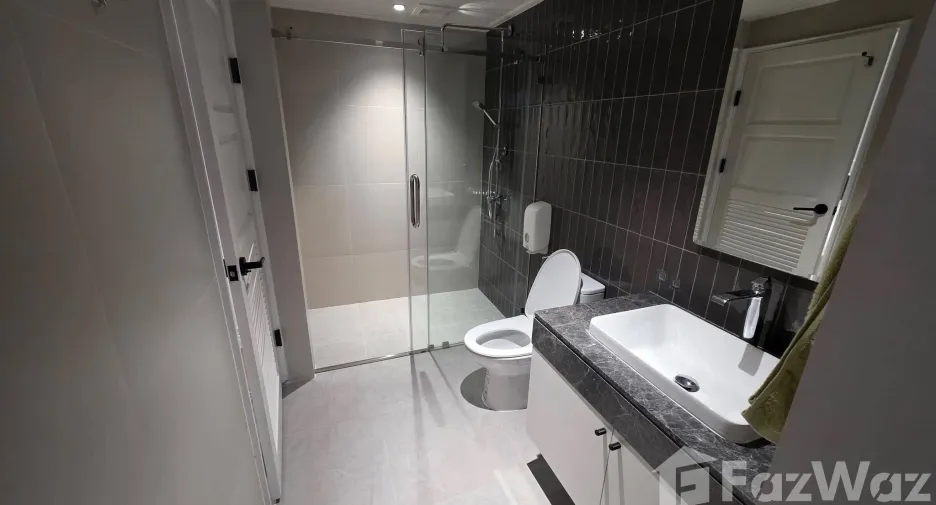 For rent 3 bedrooms condo in Bang Lamung, Chonburi