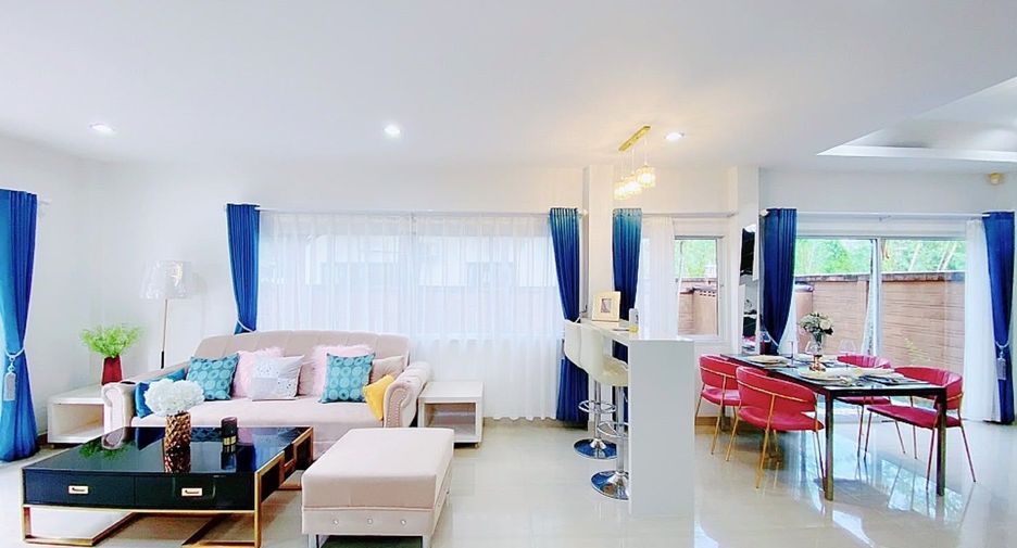 For rent 4 bedrooms villa in Huay Yai, Pattaya