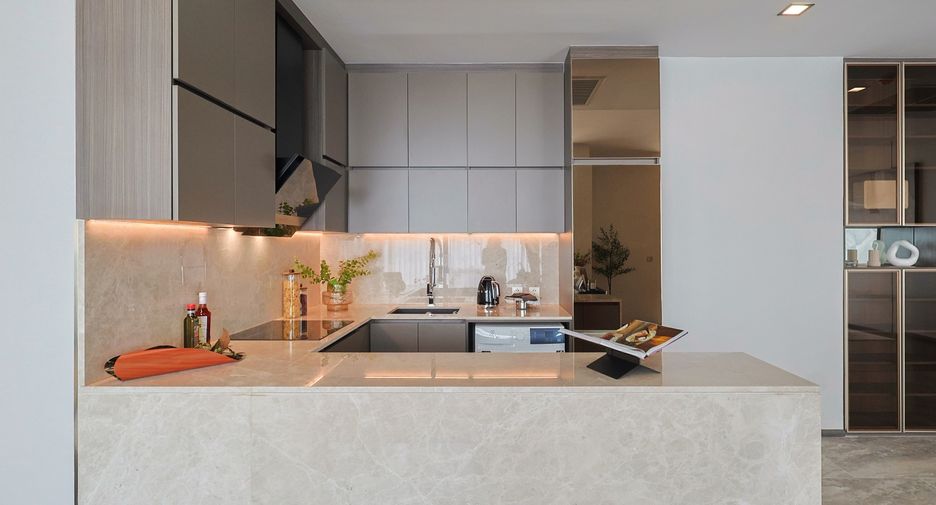 For sale 3 bedrooms condo in Ratchathewi, Bangkok
