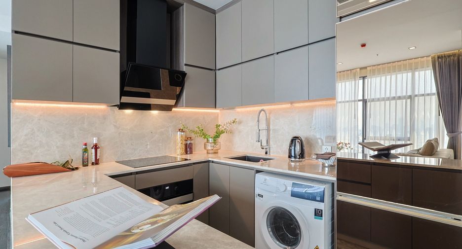 For sale 3 bedrooms condo in Ratchathewi, Bangkok