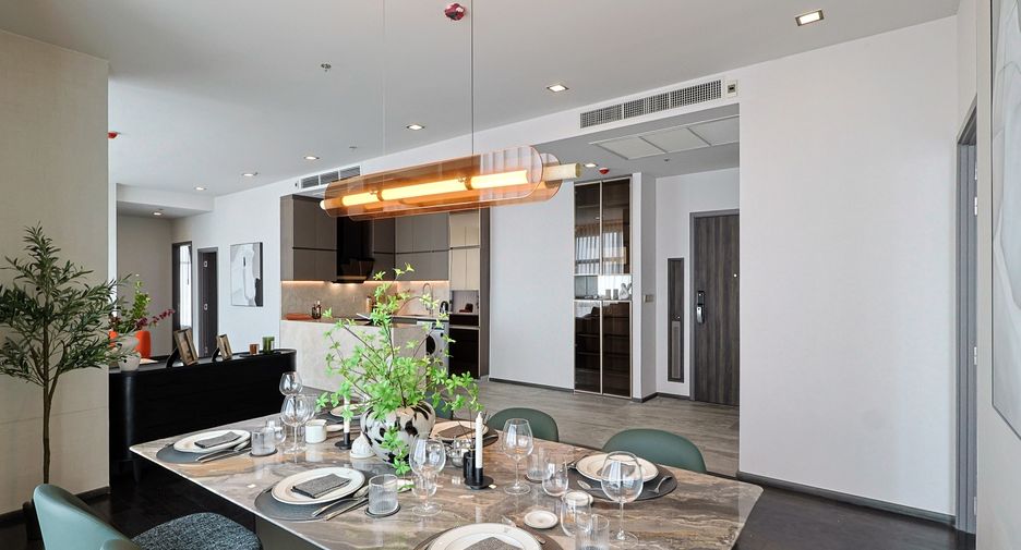 For sale 3 bedrooms condo in Ratchathewi, Bangkok