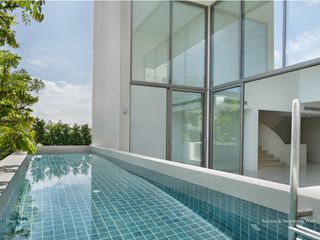 For sale 4 bedrooms house in Yan Nawa, Bangkok