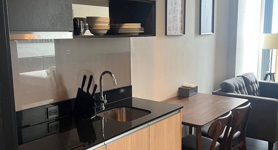 For sale 1 bed condo in Khlong Toei, Bangkok