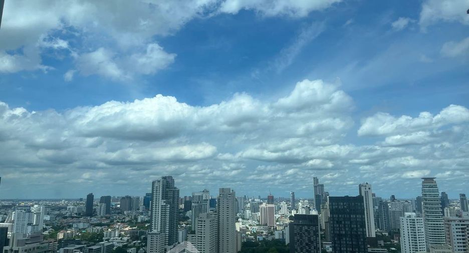 For sale 1 bed condo in Khlong Toei, Bangkok