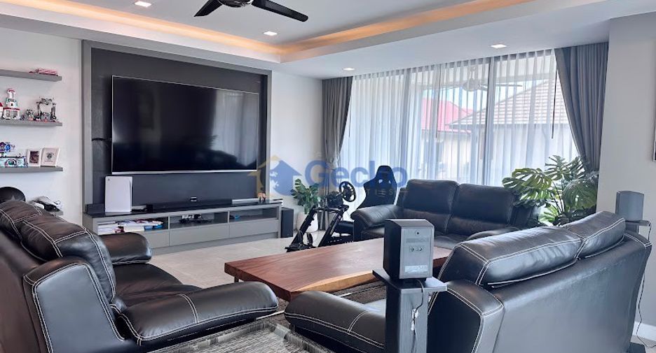 For rent 3 bedrooms condo in Jomtien, Pattaya