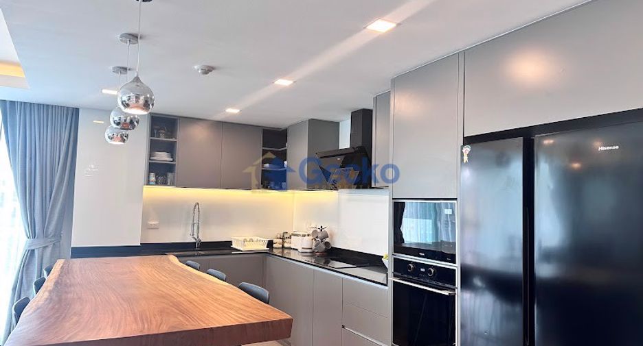 For rent 3 bedrooms condo in Jomtien, Pattaya