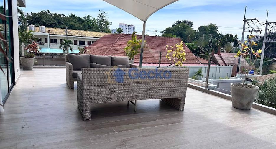 For rent 3 bedrooms condo in Jomtien, Pattaya