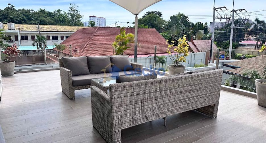 For rent 3 bedrooms condo in Jomtien, Pattaya