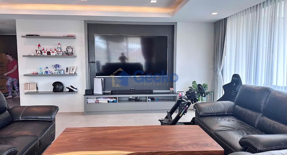 For rent 3 bedrooms condo in Jomtien, Pattaya