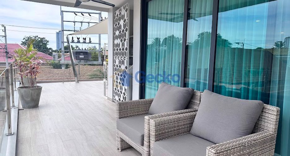 For rent 3 bedrooms condo in Jomtien, Pattaya