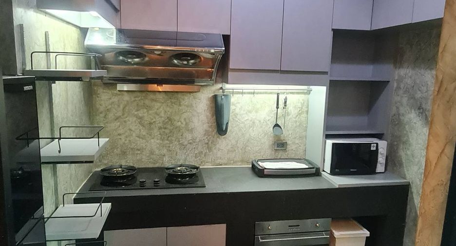 For rent 3 bedrooms townhouse in Chom Thong, Bangkok