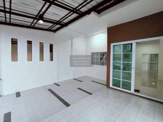Casa adosada en venta de 2 habitaciones en Thawi Watthana, Bangkok