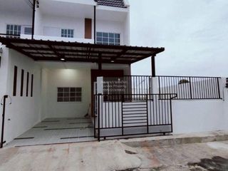 Casa adosada en venta de 2 habitaciones en Thawi Watthana, Bangkok