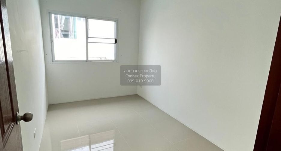 À vendre 3 chambres maison de ville à Pluak Daeng, Rayong