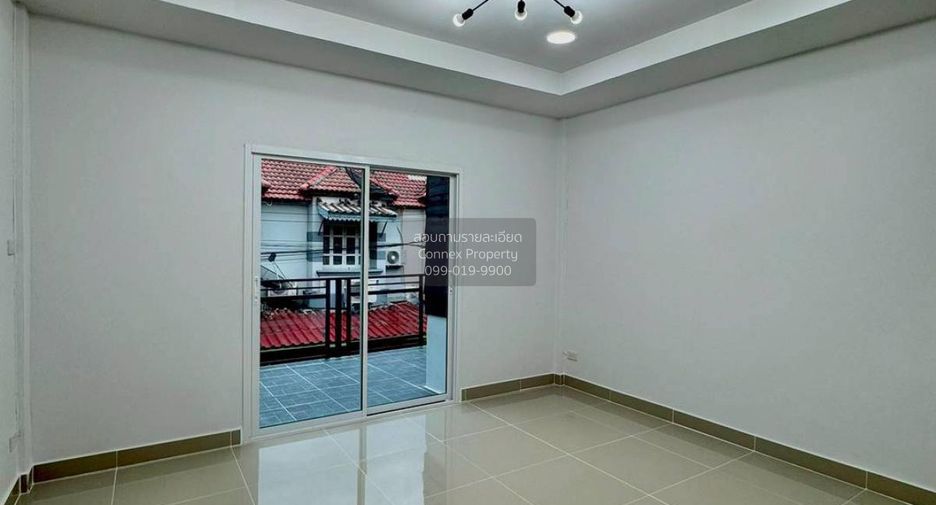 For sale 3 bedrooms townhouse in Sai Noi, Nonthaburi
