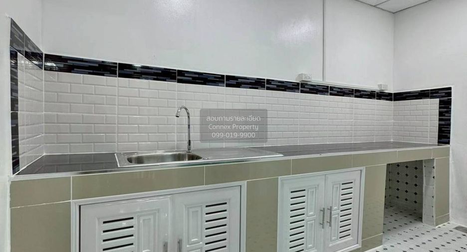 For sale 3 bedrooms townhouse in Sai Noi, Nonthaburi