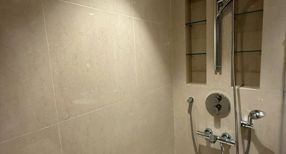 For rent 3 bedrooms condo in Pathum Wan, Bangkok
