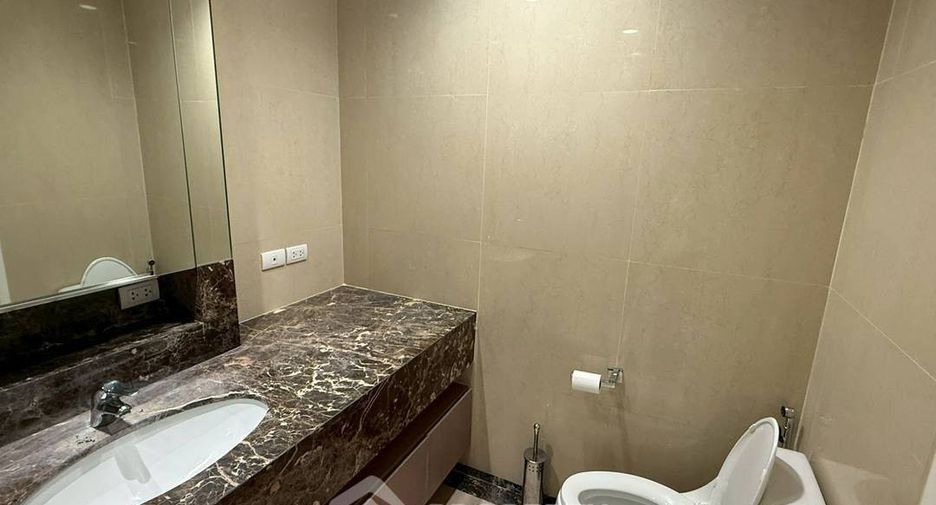 For rent 3 bedrooms condo in Pathum Wan, Bangkok