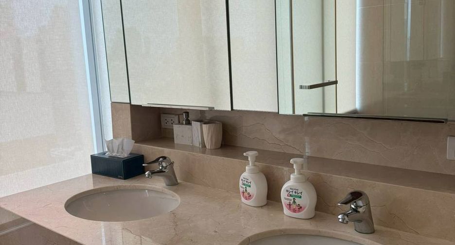 For rent 3 bedrooms condo in Pathum Wan, Bangkok