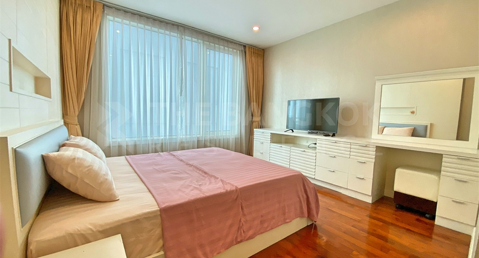 For rent 2 bedrooms condo in Khlong Toei, Bangkok