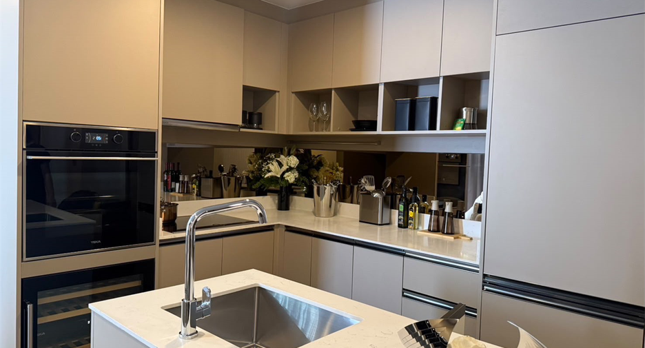 Condo en alquiler de 3 habitaciones en Khlong Toei, Bangkok