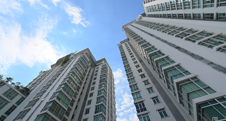 For rent 3 bedrooms condo in Khlong Toei, Bangkok