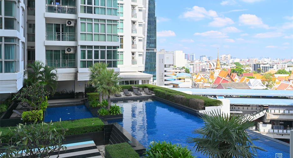 For rent 3 bedrooms condo in Khlong Toei, Bangkok