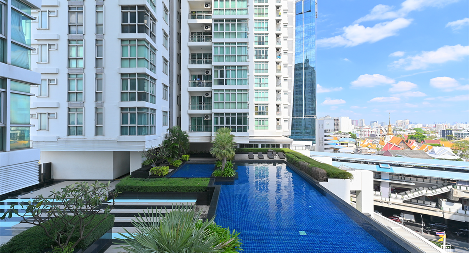 For rent 3 bedrooms condo in Khlong Toei, Bangkok