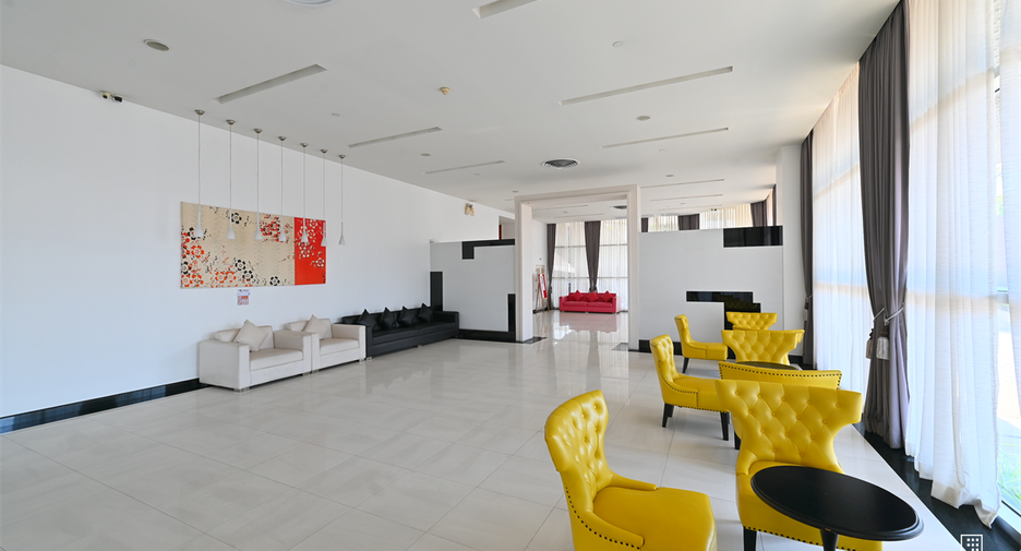For rent 3 bedrooms condo in Khlong Toei, Bangkok