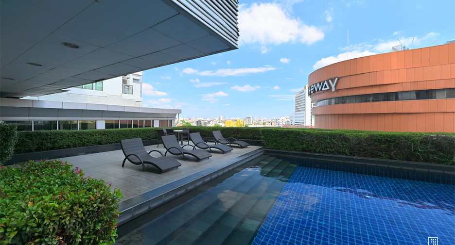 For rent 3 bedrooms condo in Khlong Toei, Bangkok