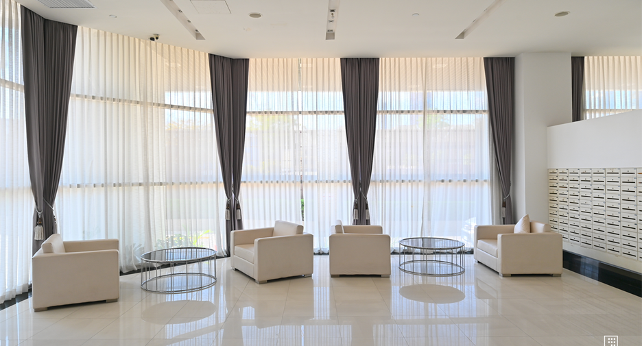 For rent 3 bedrooms condo in Khlong Toei, Bangkok