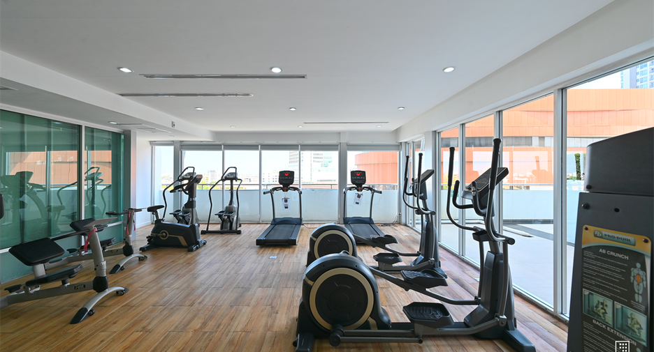 For rent 3 bedrooms condo in Khlong Toei, Bangkok