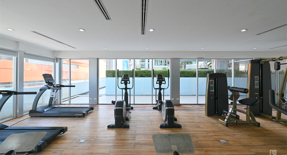 For rent 3 bedrooms condo in Khlong Toei, Bangkok