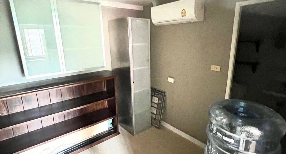 For rent 3 bedrooms condo in Pathum Wan, Bangkok