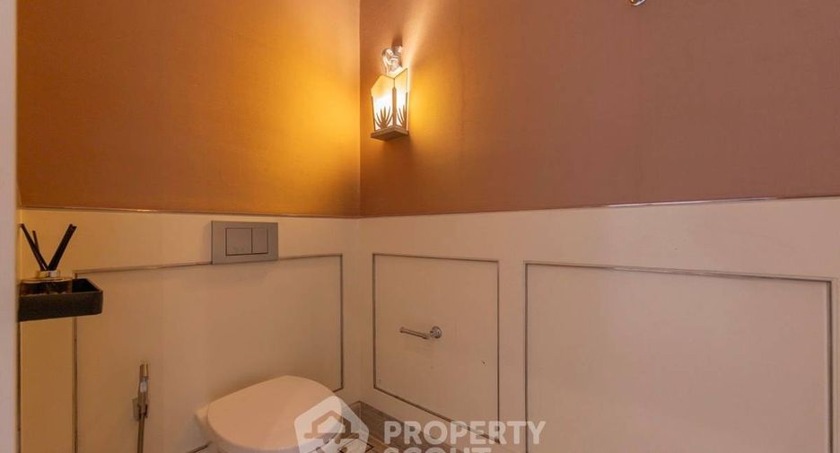 For rent 3 bedrooms condo in Sathon, Bangkok