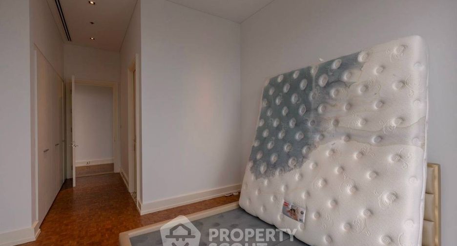 For rent 3 bedrooms condo in Sathon, Bangkok