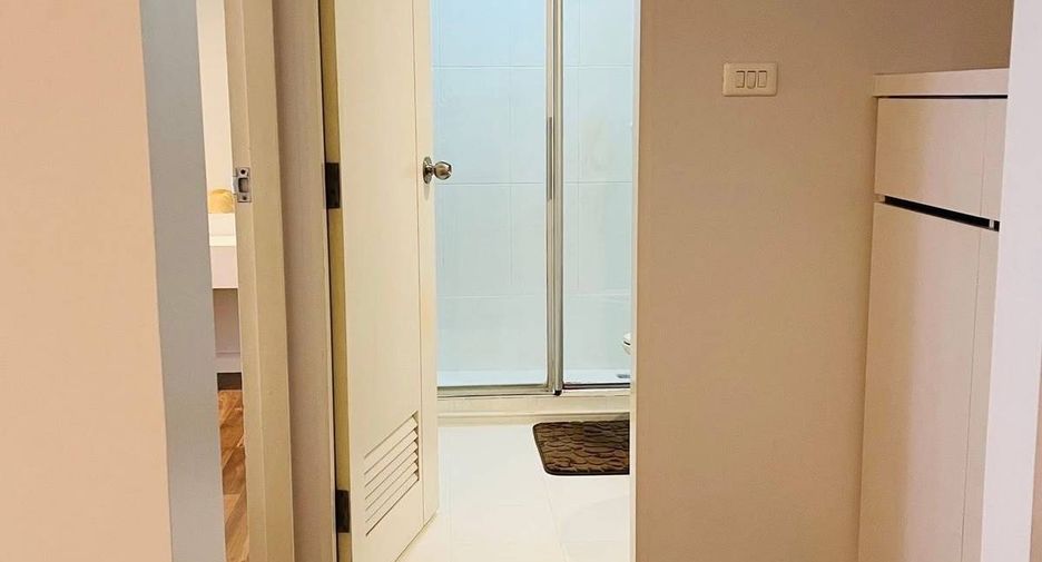 Condo en alquiler de 2 habitaciones en Phra Khanong, Bangkok