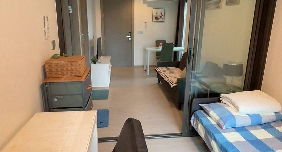 For rent 2 bedrooms condo in Huai Khwang, Bangkok
