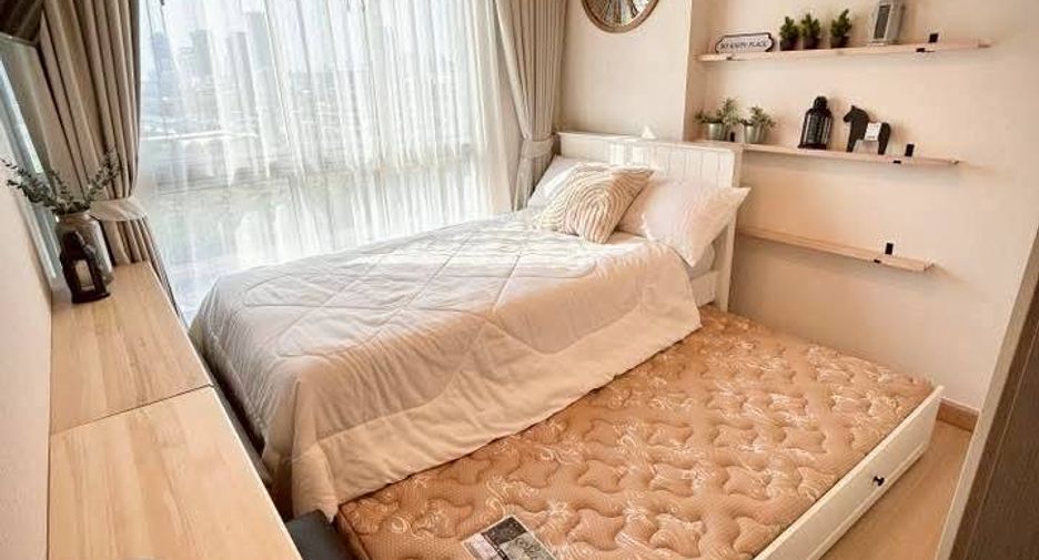 For rent 3 bedrooms condo in Huai Khwang, Bangkok