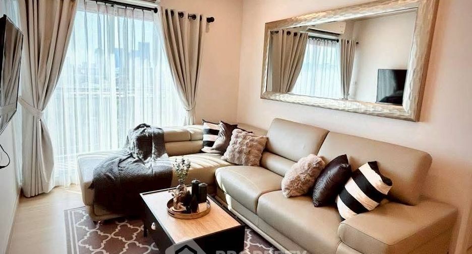 For rent 3 bedrooms condo in Huai Khwang, Bangkok