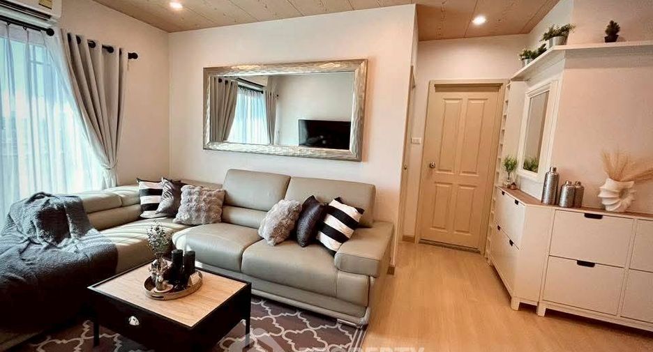 For rent 3 bedrooms condo in Huai Khwang, Bangkok