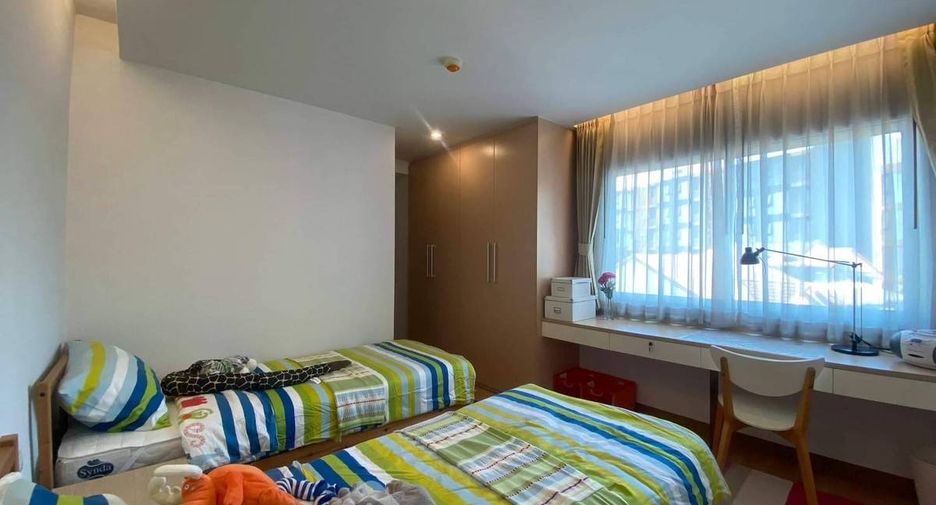 For rent 3 bedrooms condo in Phra Khanong, Bangkok
